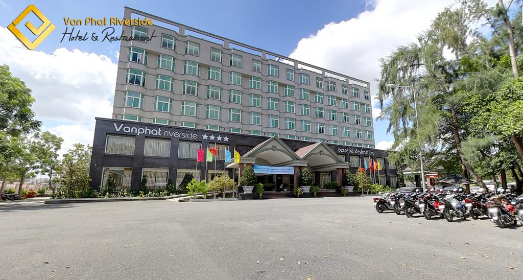 Van Phat Riverside Hotel