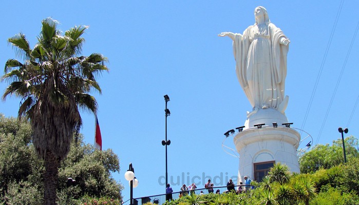 Cerro San Cristóbal địa điểm du lịch tại Chile