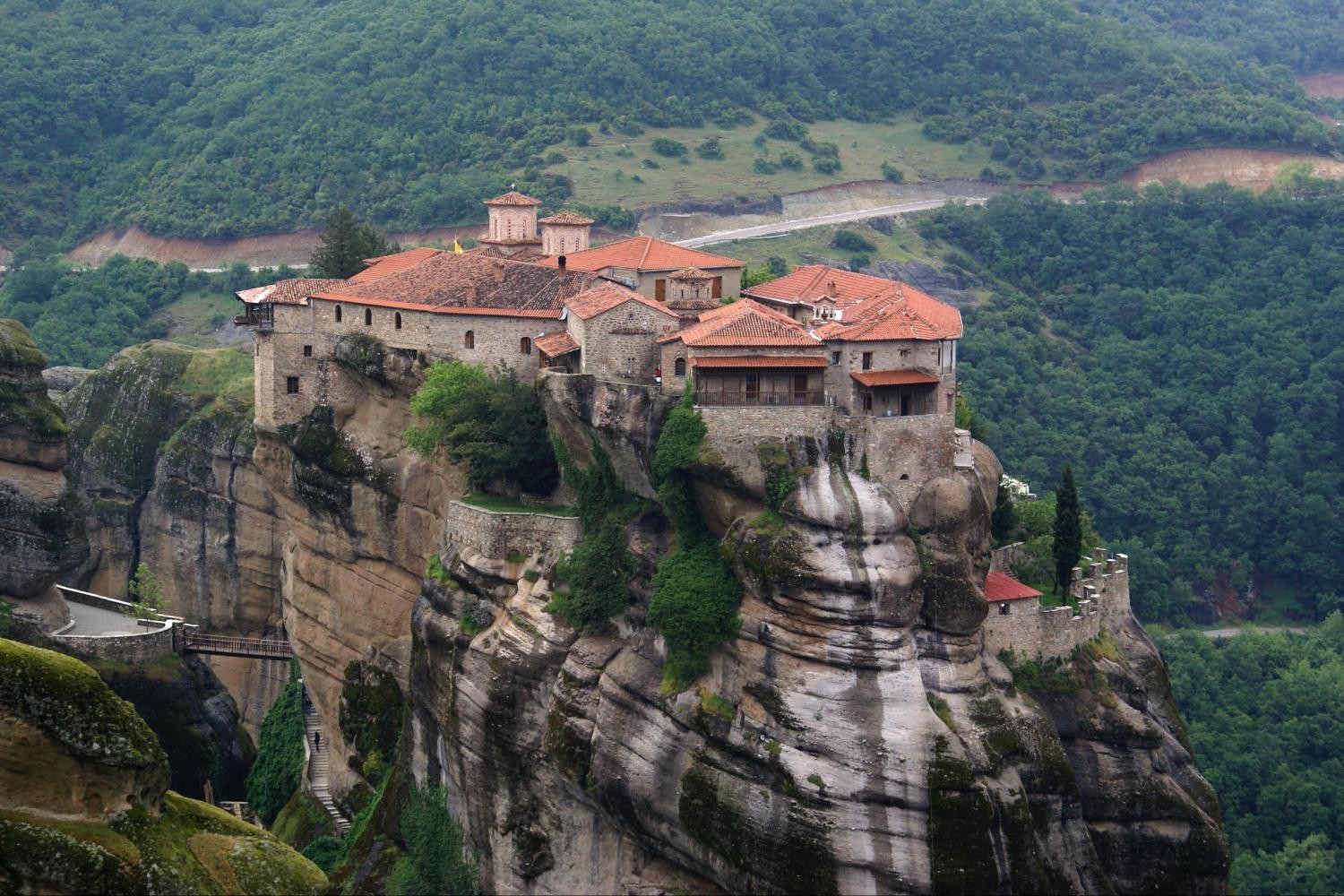 Quần thể tu viện Meteora địa điểm du lịch tại Hy Lạp