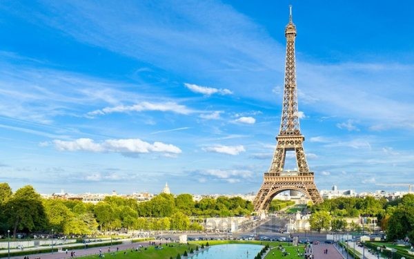 Tháp Eiffel địa điểm du lịch tại Pháp